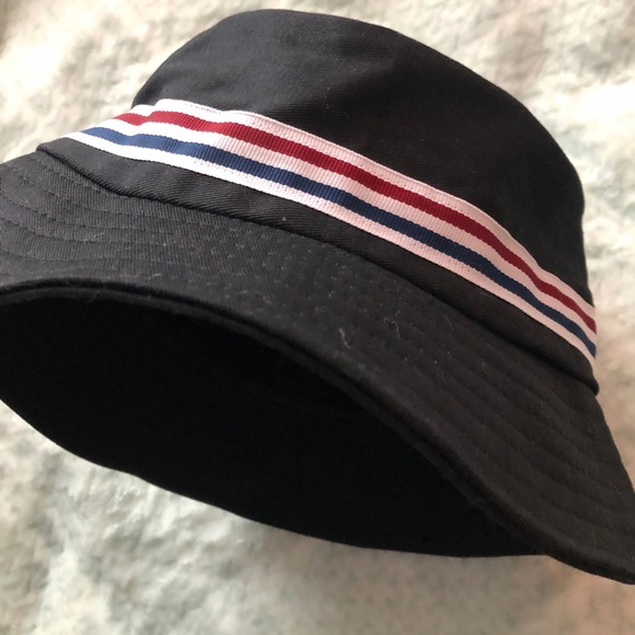 Bucket hat - Picture 1 of 3